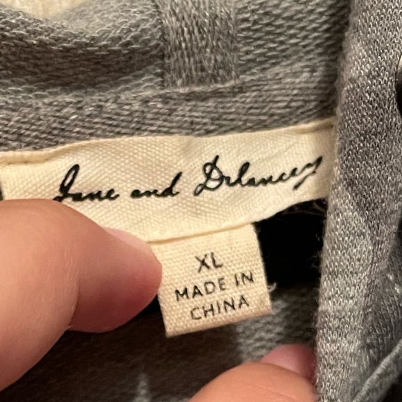 pullover - Picture 2 of 2